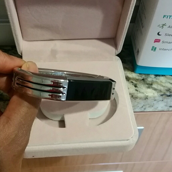 Fitbit Alta - Picture 3 of 4